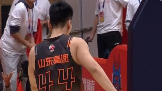 包含莱利绝杀江苏获首胜高诗岩6分山东开季三连败的词条